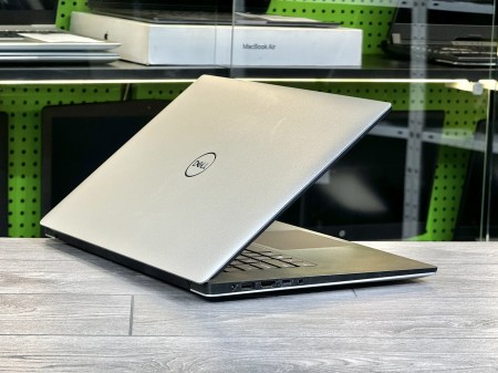 Dell XPS 7590 4